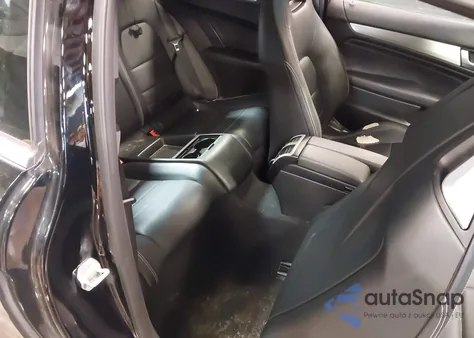 2014 Mercedes-Benz C 250 z USA, uszkodzony, nr VIN WDDGJ4HB7EG325953